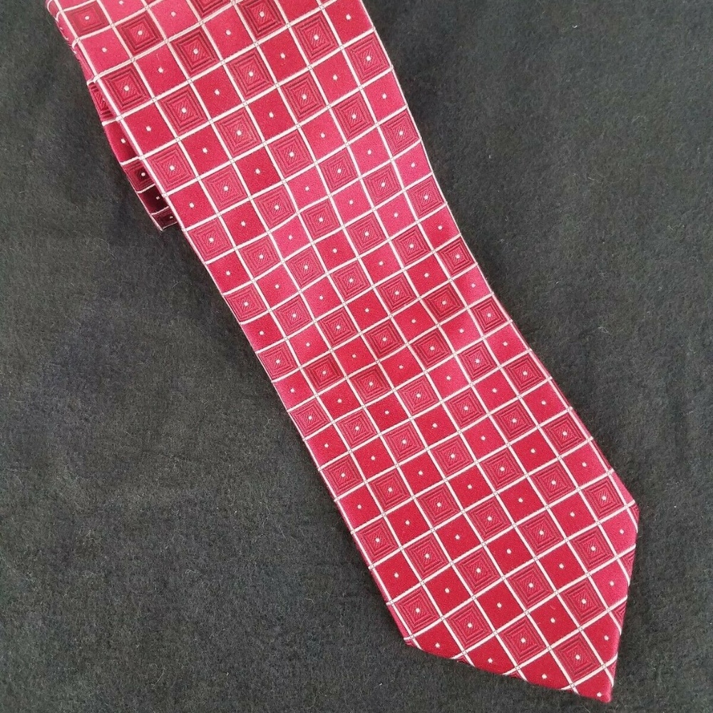 Donald Trump Signature Collection Red Geometric